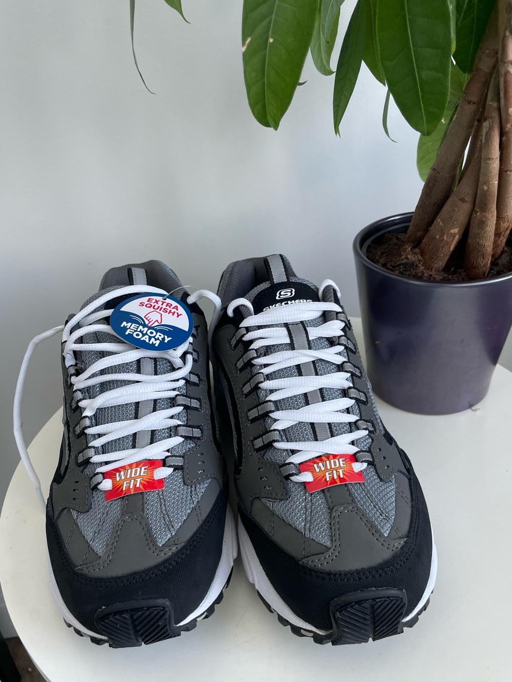 Men Size 9 Skechers Stamina Nuovo Black Gray Walking Sporty Shoes Brand New